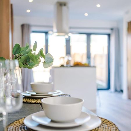 Rest&Recharge At Waterway House Villa Manchester Exteriör bild