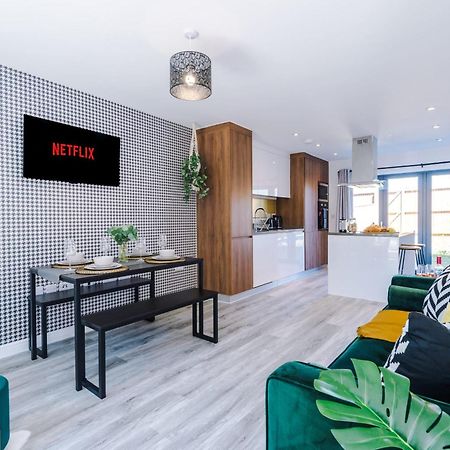 Rest&Recharge At Waterway House Villa Manchester Exteriör bild