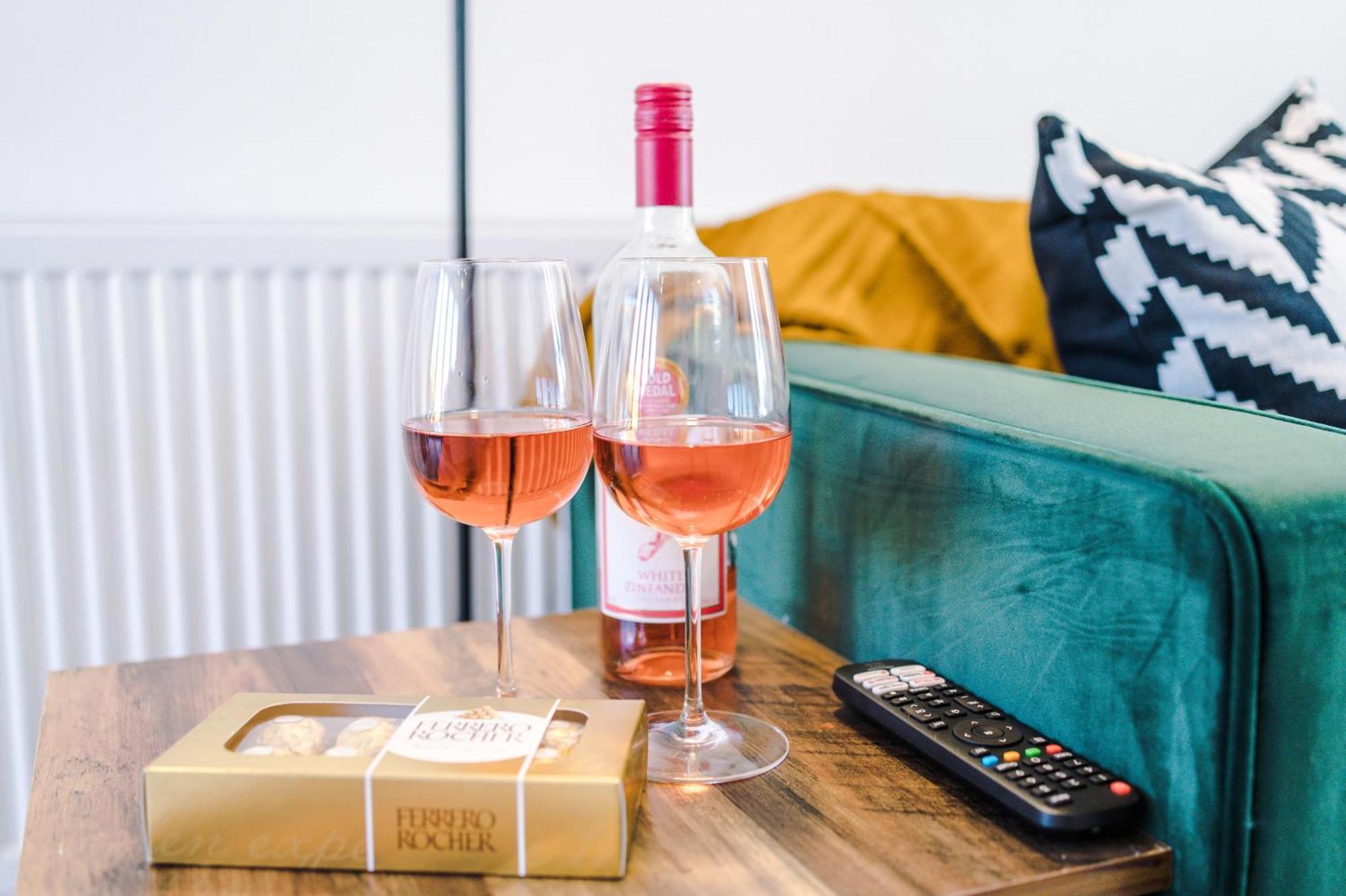 Rest&Recharge At Waterway House Villa Manchester Exteriör bild