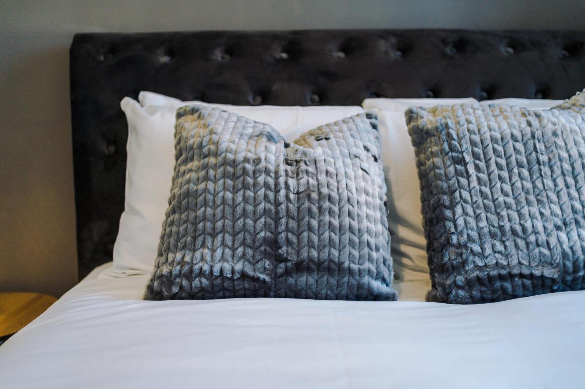 Rest&Recharge At Waterway House Villa Manchester Exteriör bild