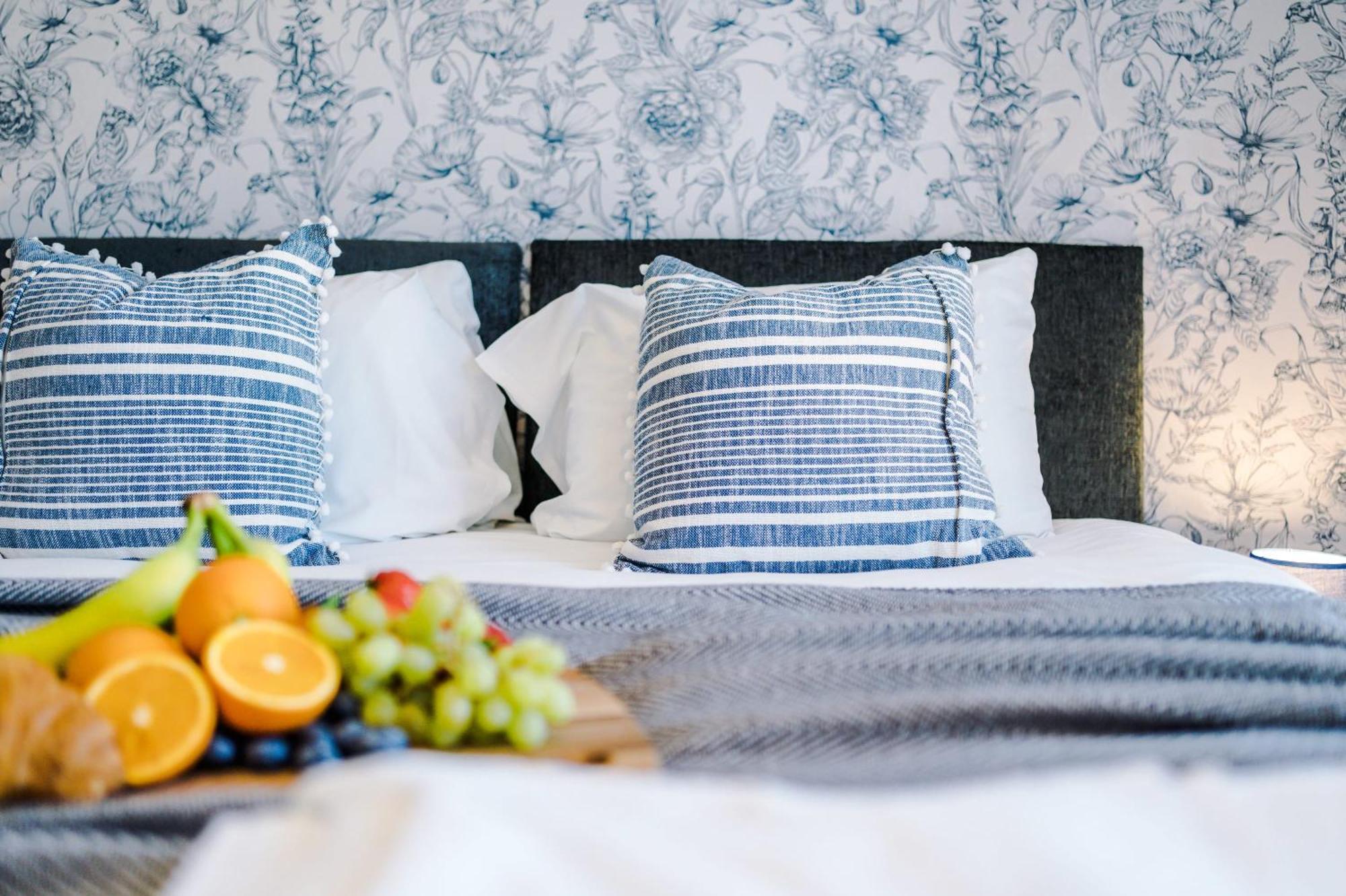 Rest&Recharge At Waterway House Villa Manchester Exteriör bild