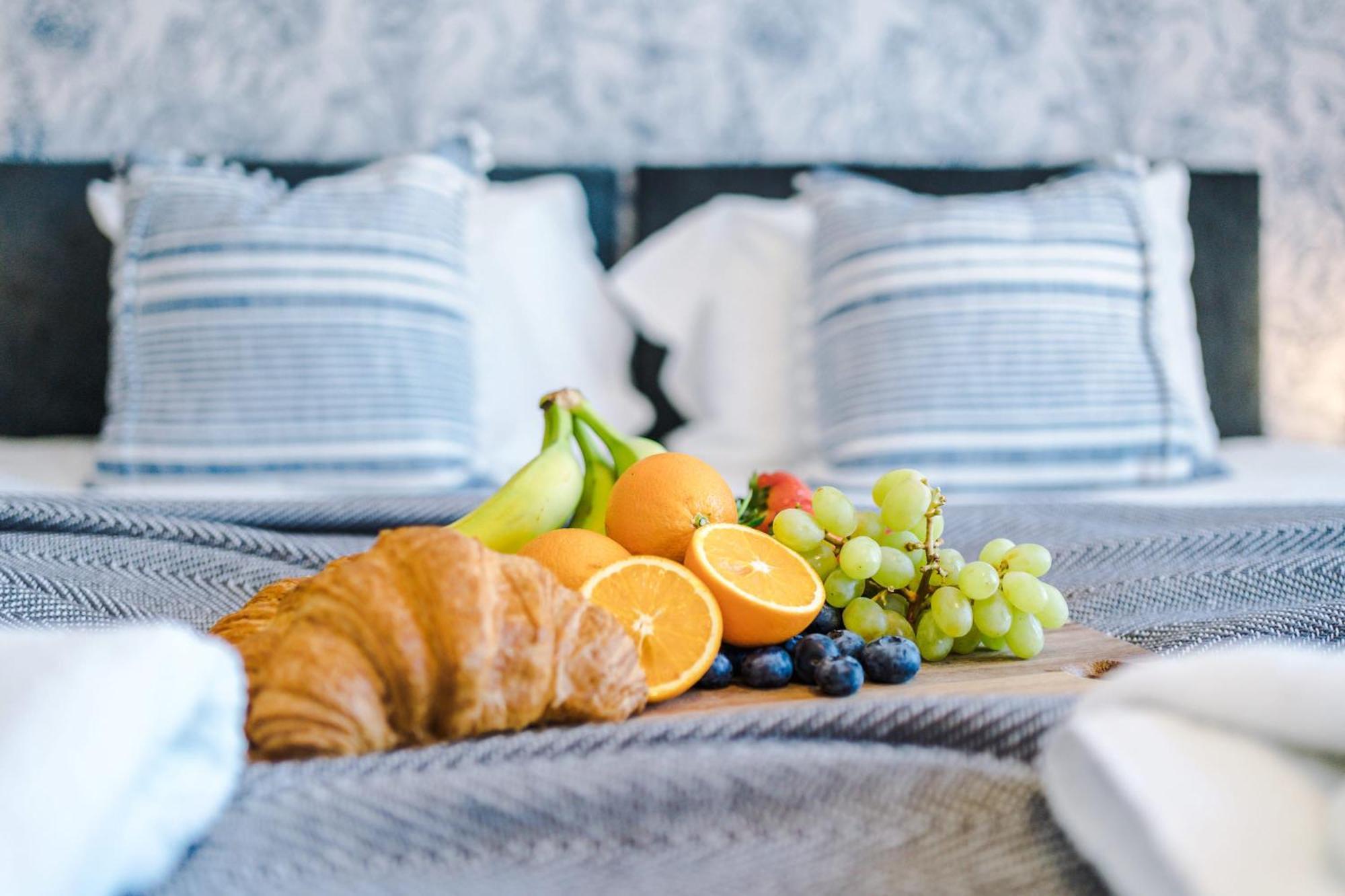 Rest&Recharge At Waterway House Villa Manchester Exteriör bild