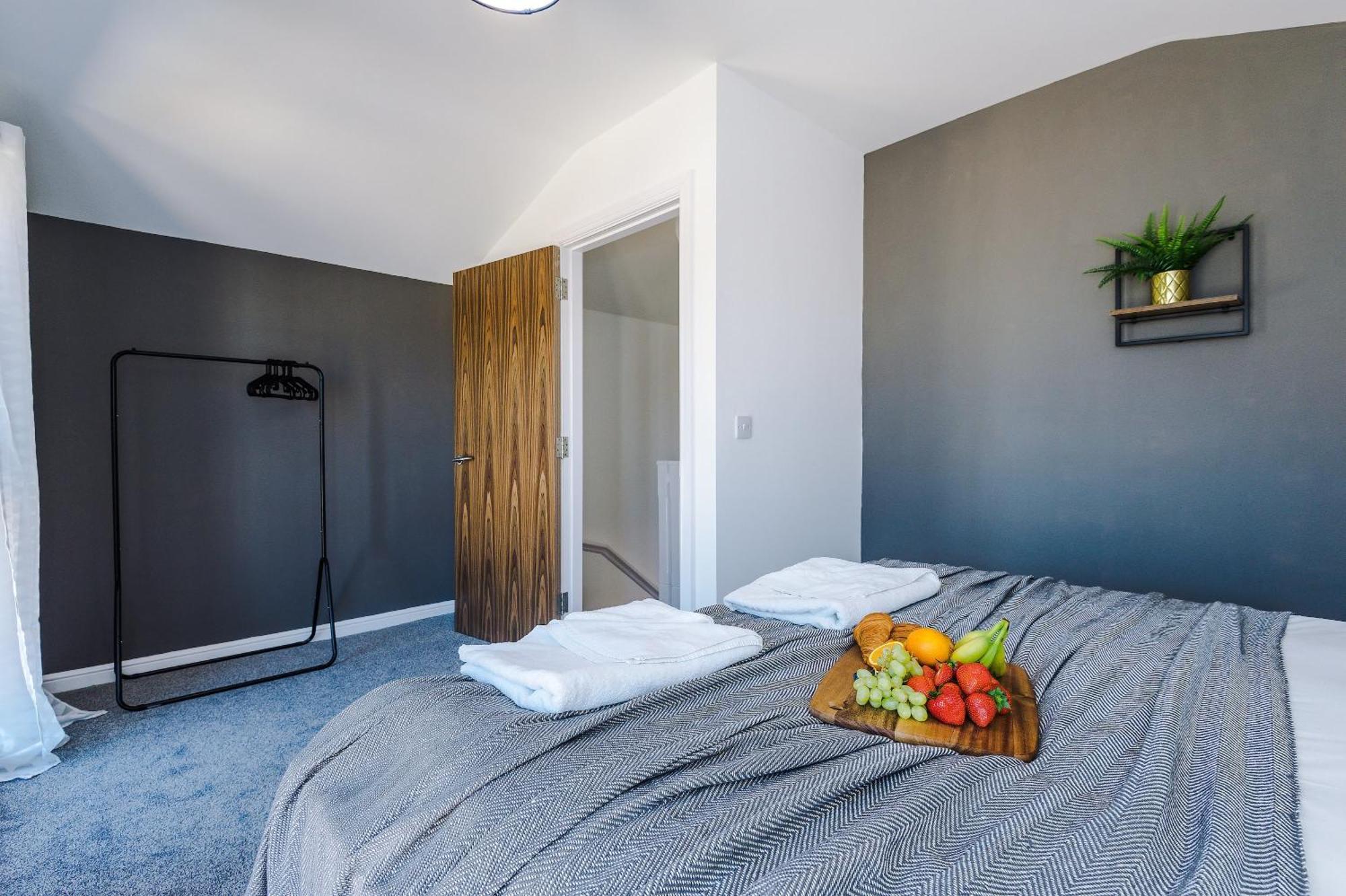 Rest&Recharge At Waterway House Villa Manchester Exteriör bild