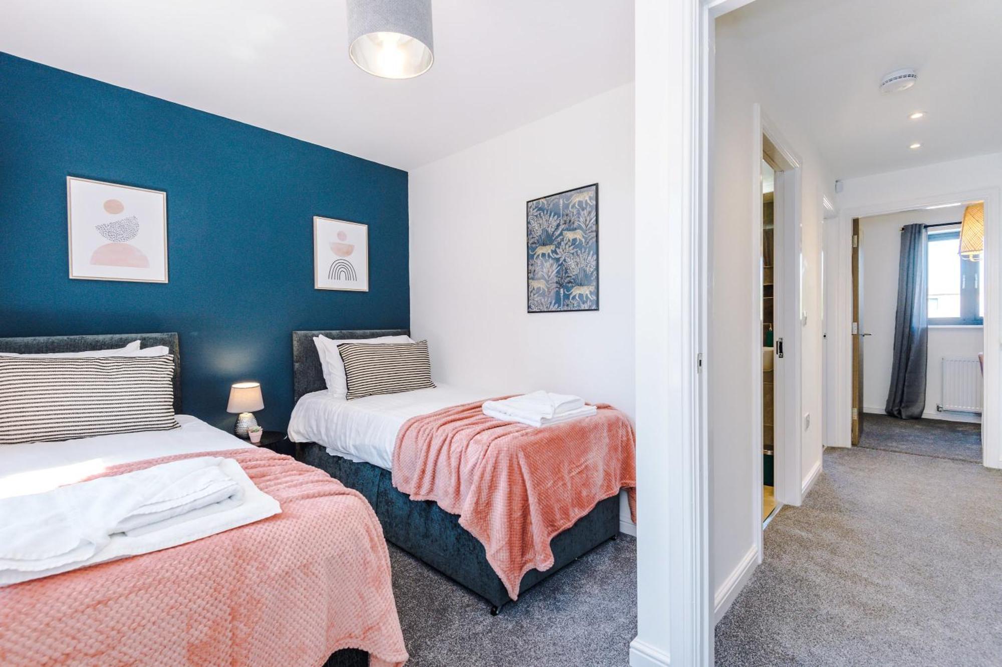 Rest&Recharge At Waterway House Villa Manchester Exteriör bild