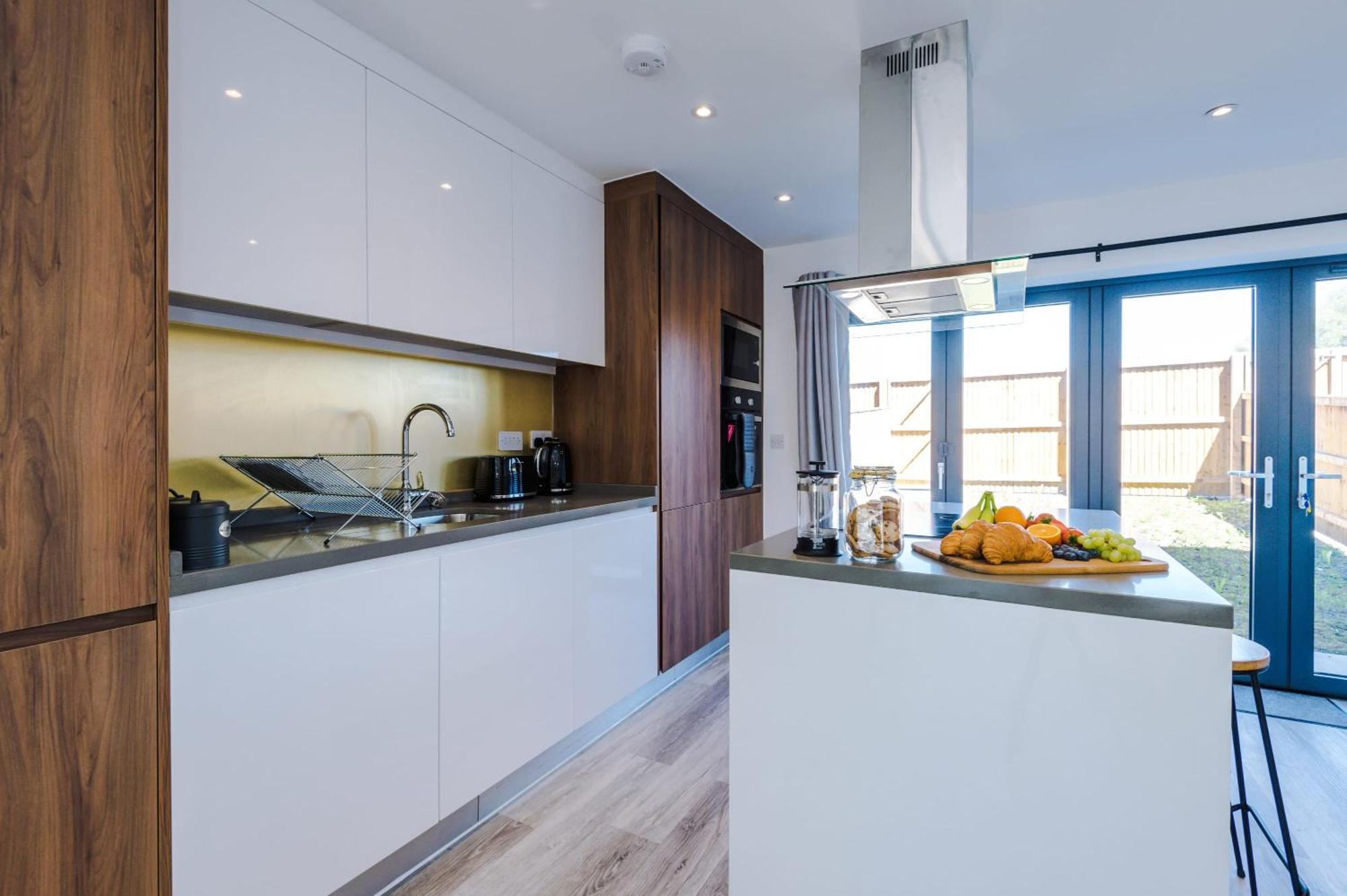 Rest&Recharge At Waterway House Villa Manchester Exteriör bild