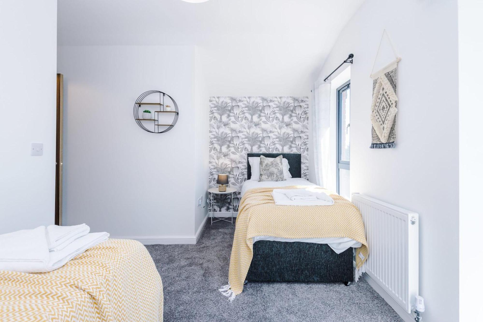 Rest&Recharge At Waterway House Villa Manchester Exteriör bild
